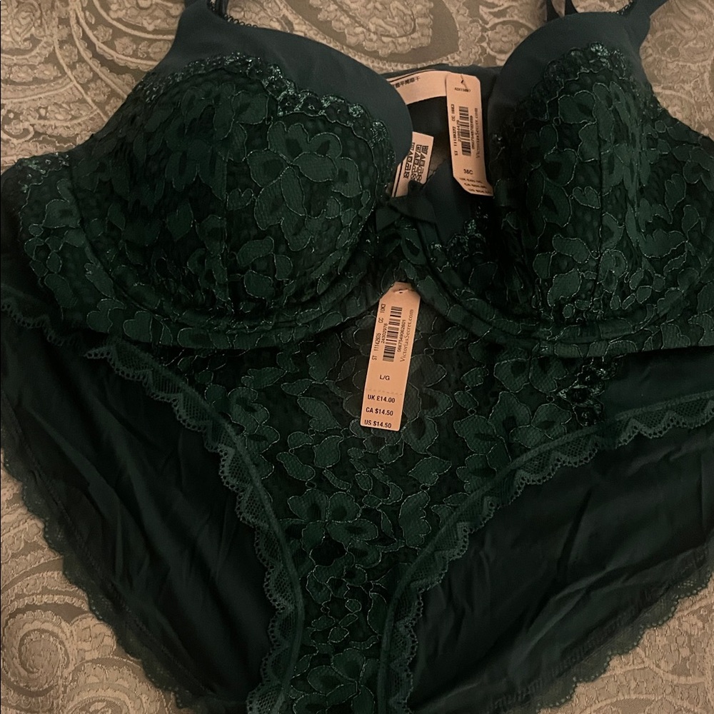Victoria's Secret Dark Green Lace Bra Set - Picture 6 of 6